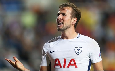 完美电竞焦点-什琴斯尼训练中扑出C罗爆射